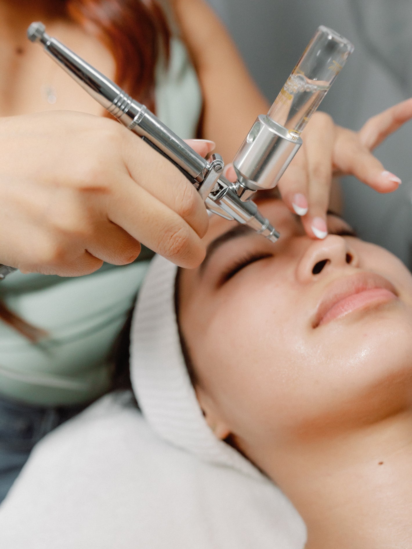 Link to view Skin Services And Image of Esthetician working with a client at Blush Bar in Stockton, CA